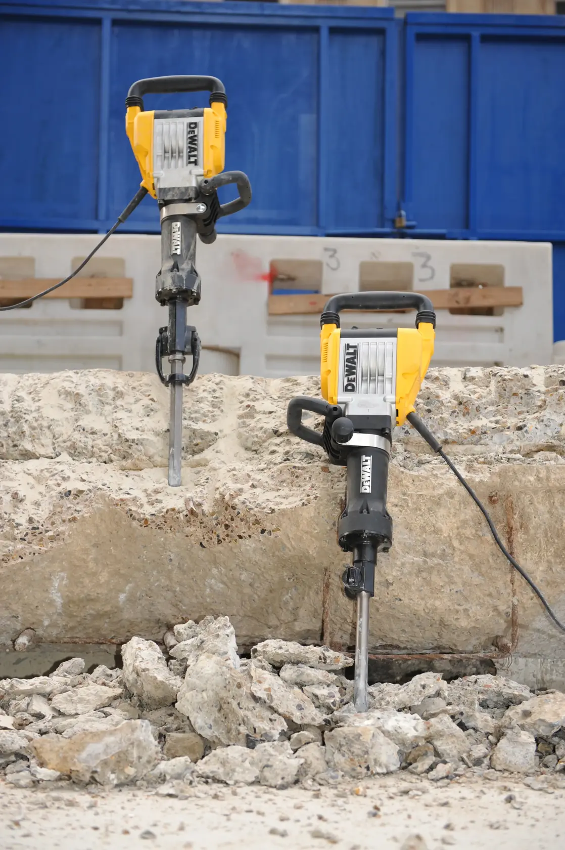DEWALT® 16kg 30mm Demolition Hammer