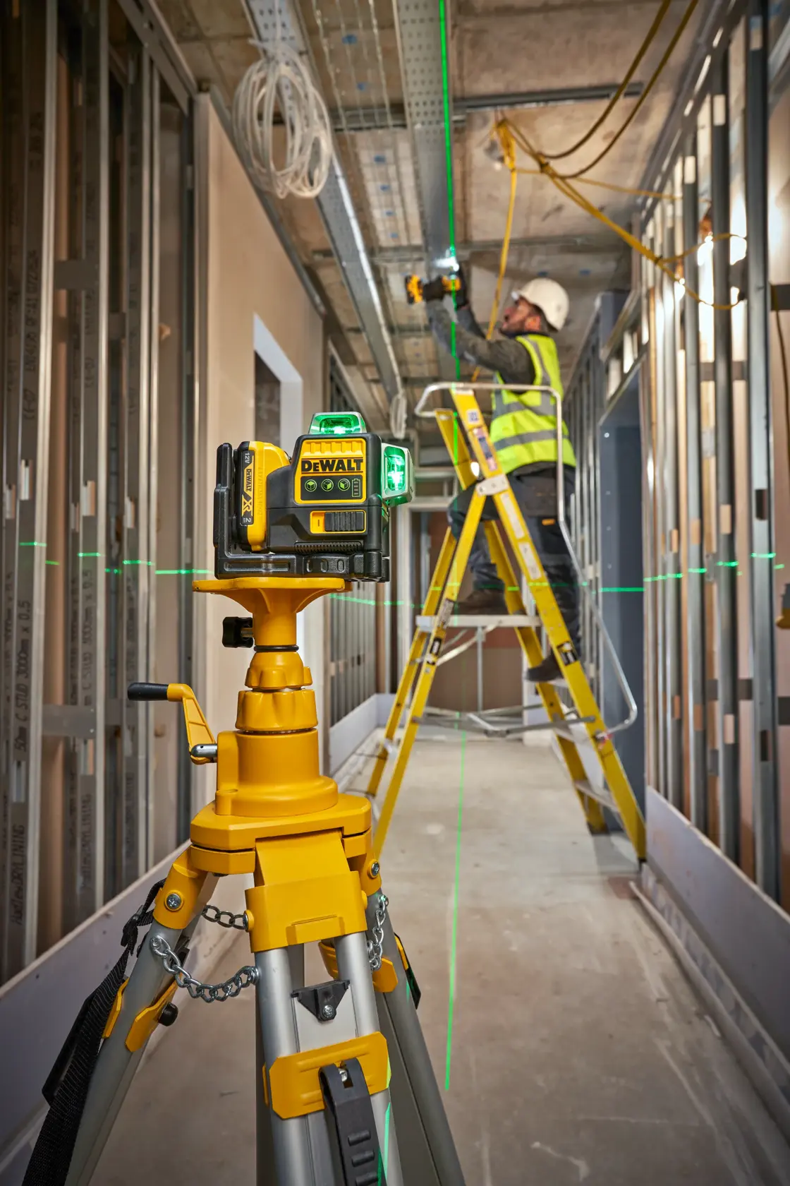 DEWALT® 12V XR® 3 x 360 Cross Line Green Laser - 1 X 2Ah