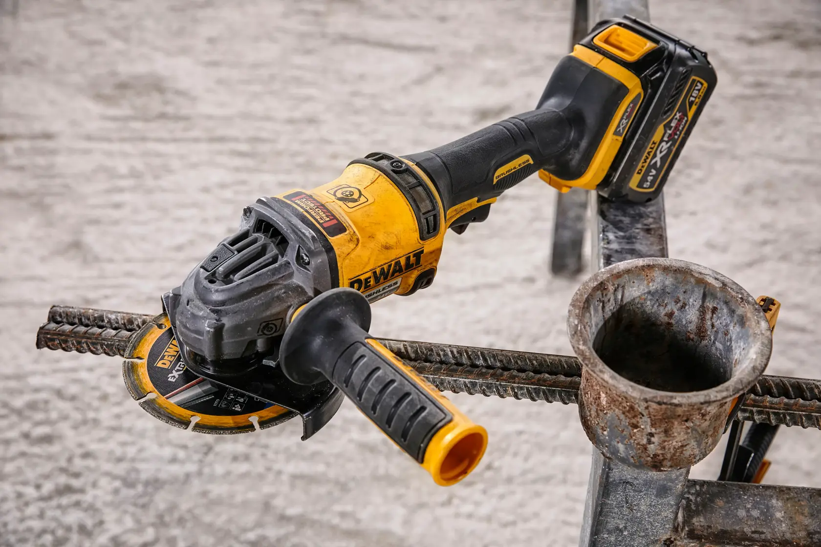 DEWALT® 54V XR FLEXVOLT 125mm Angle Grinder - 2 X 6Ah