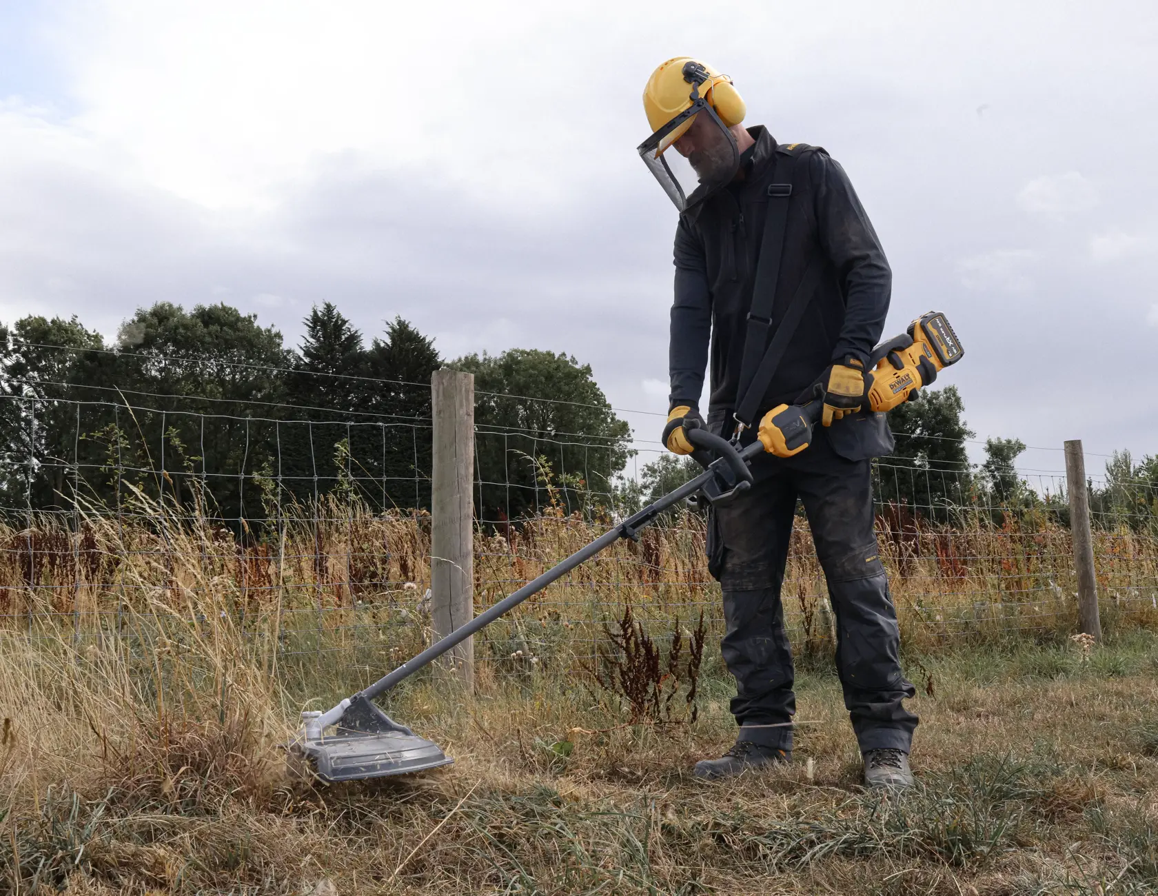 DEWALT® Split Boom String Trimmer Attachment