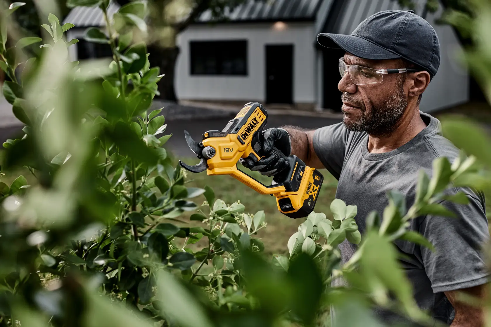DEWALT® 18V XR® 32mm Power Pruner - 1 x 5Ah