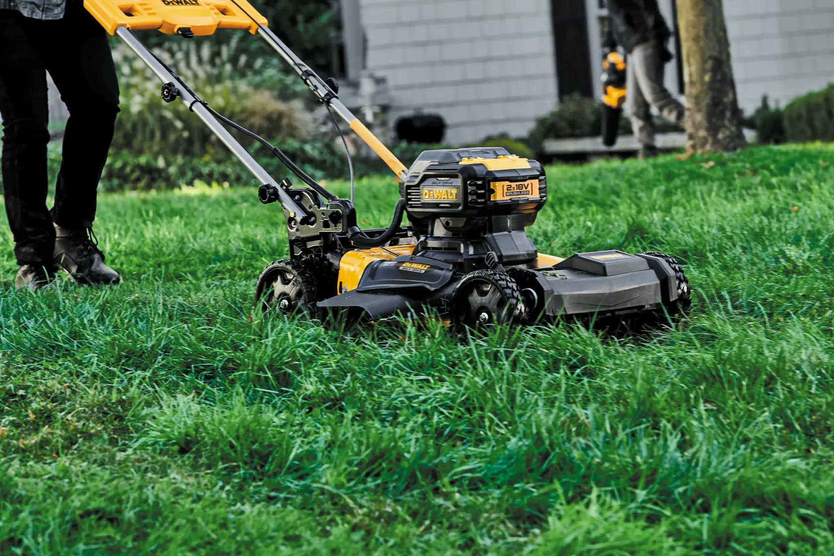DEWALT® 2 x 18V XR® Brushless Self-Propelled Lawn Mower (Tool Only)