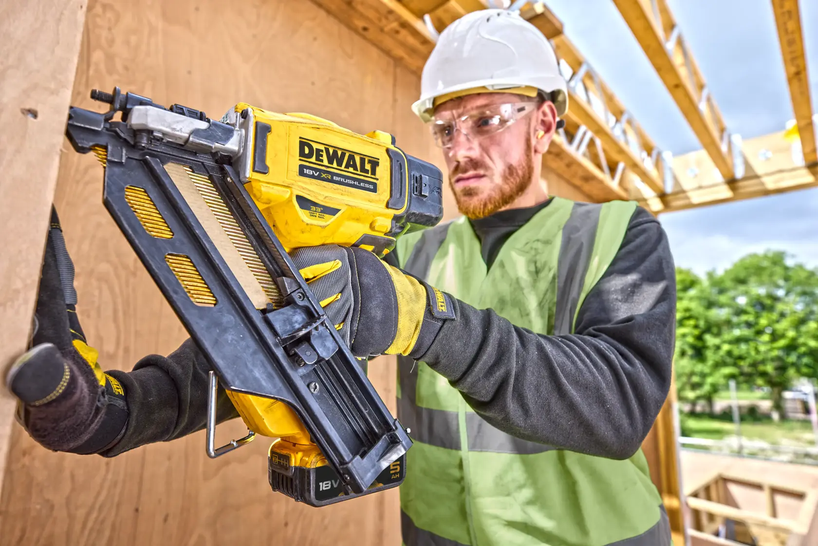 DEWALT® 18V XR® Brushless Next Generation Framing Nailer - 2 X 5Ah