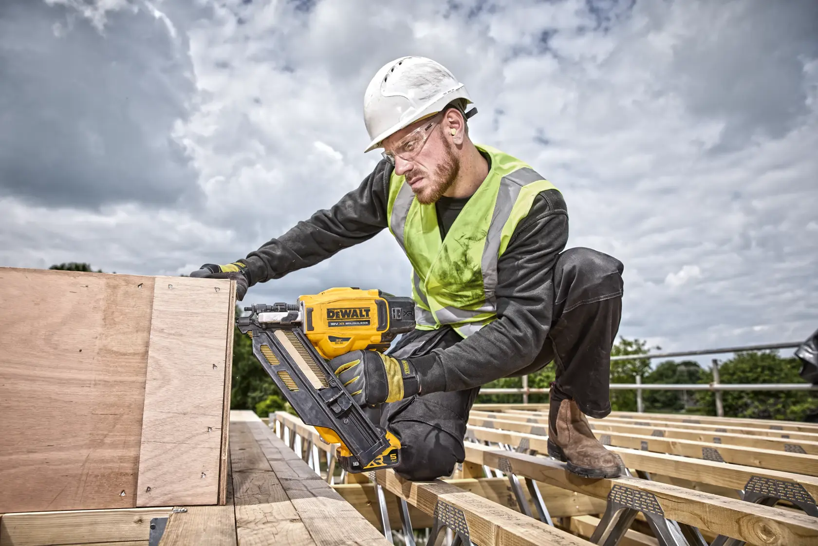 DEWALT® 18V XR® Brushless Next Generation Framing Nailer - 2 X 5Ah