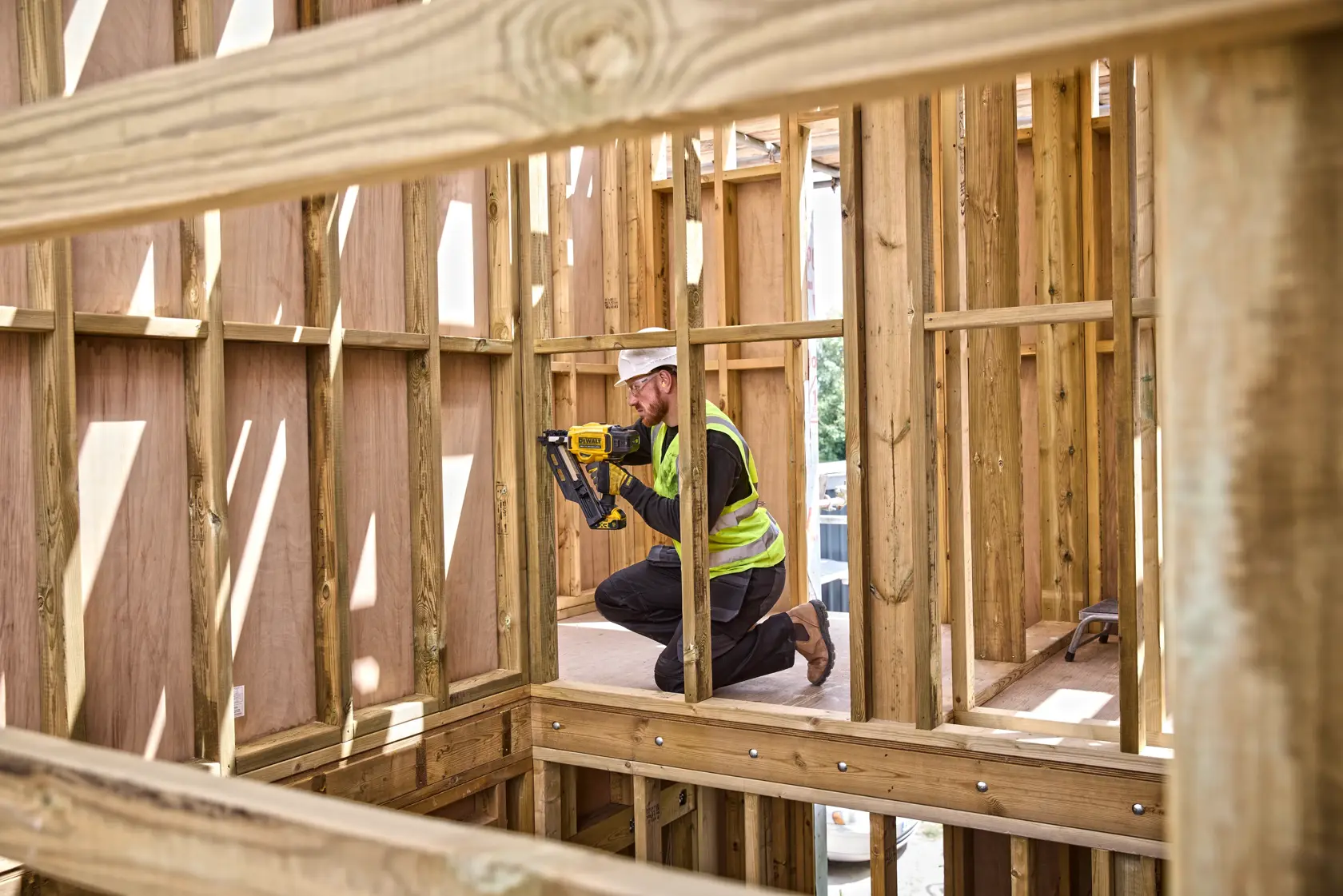 DEWALT® 18V XR® Brushless Next Generation Framing Nailer - 2 X 5Ah