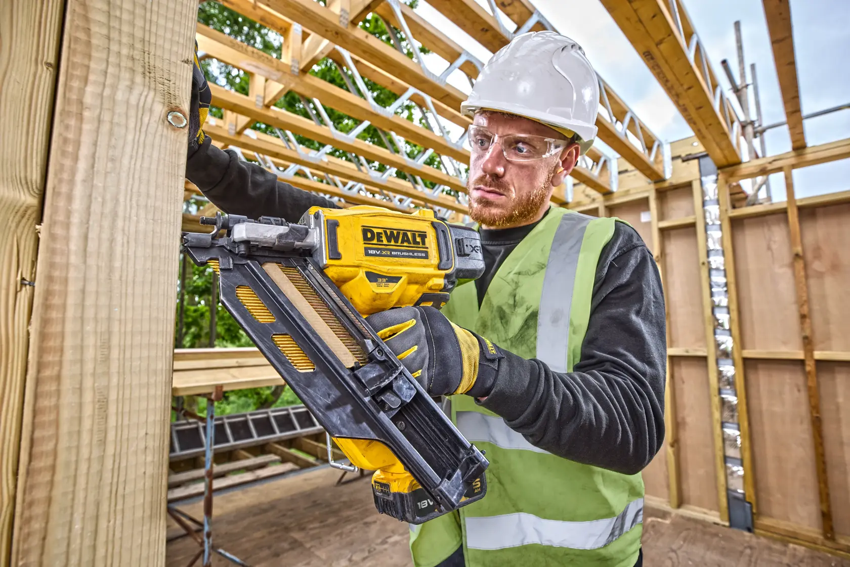 DEWALT® 18V XR® 33° Brushless 33° 90mm Framing Nailer (Tool Only)