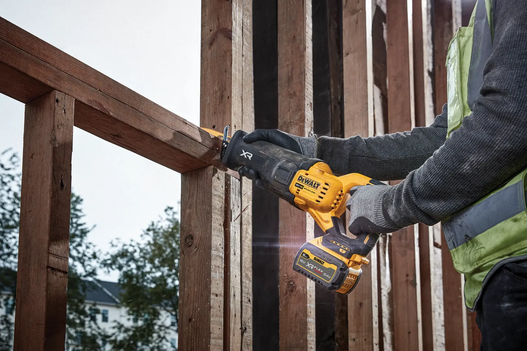 DEWALT® 18V XR® Brushless Reciprocating Saw - 1 x 6Ah