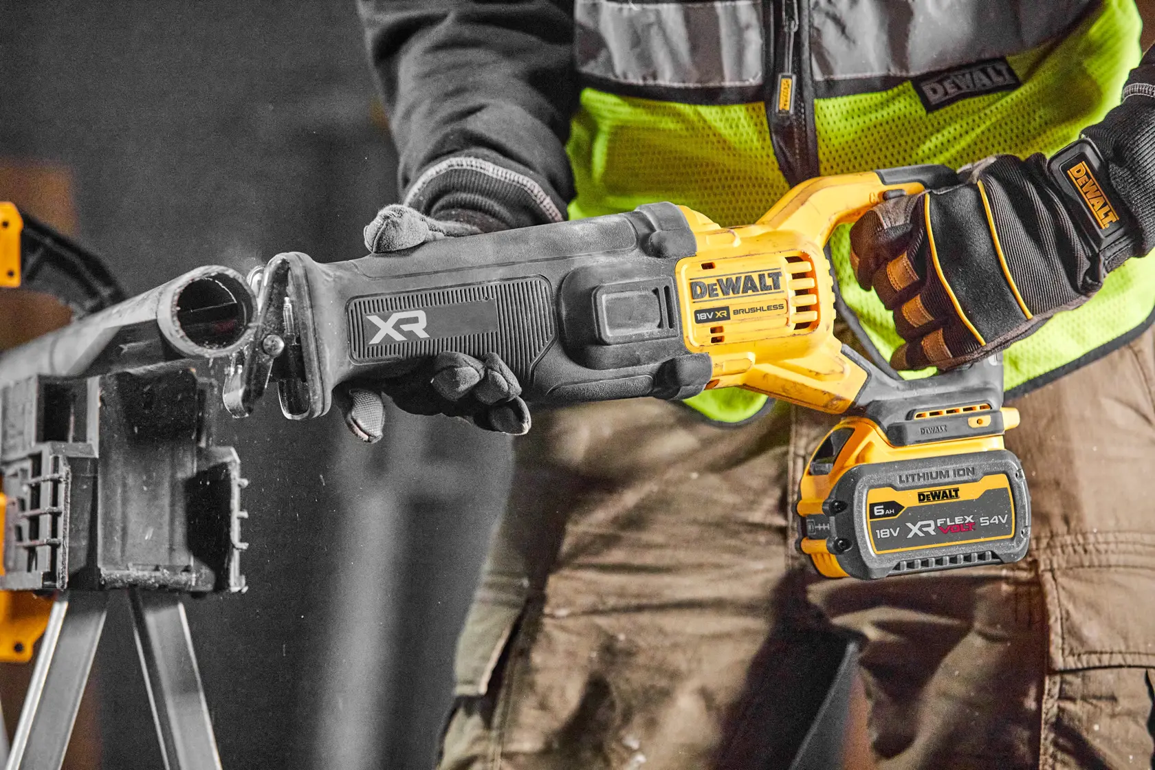 DEWALT® 18V XR® Brushless Reciprocating Saw - 1 x 6Ah