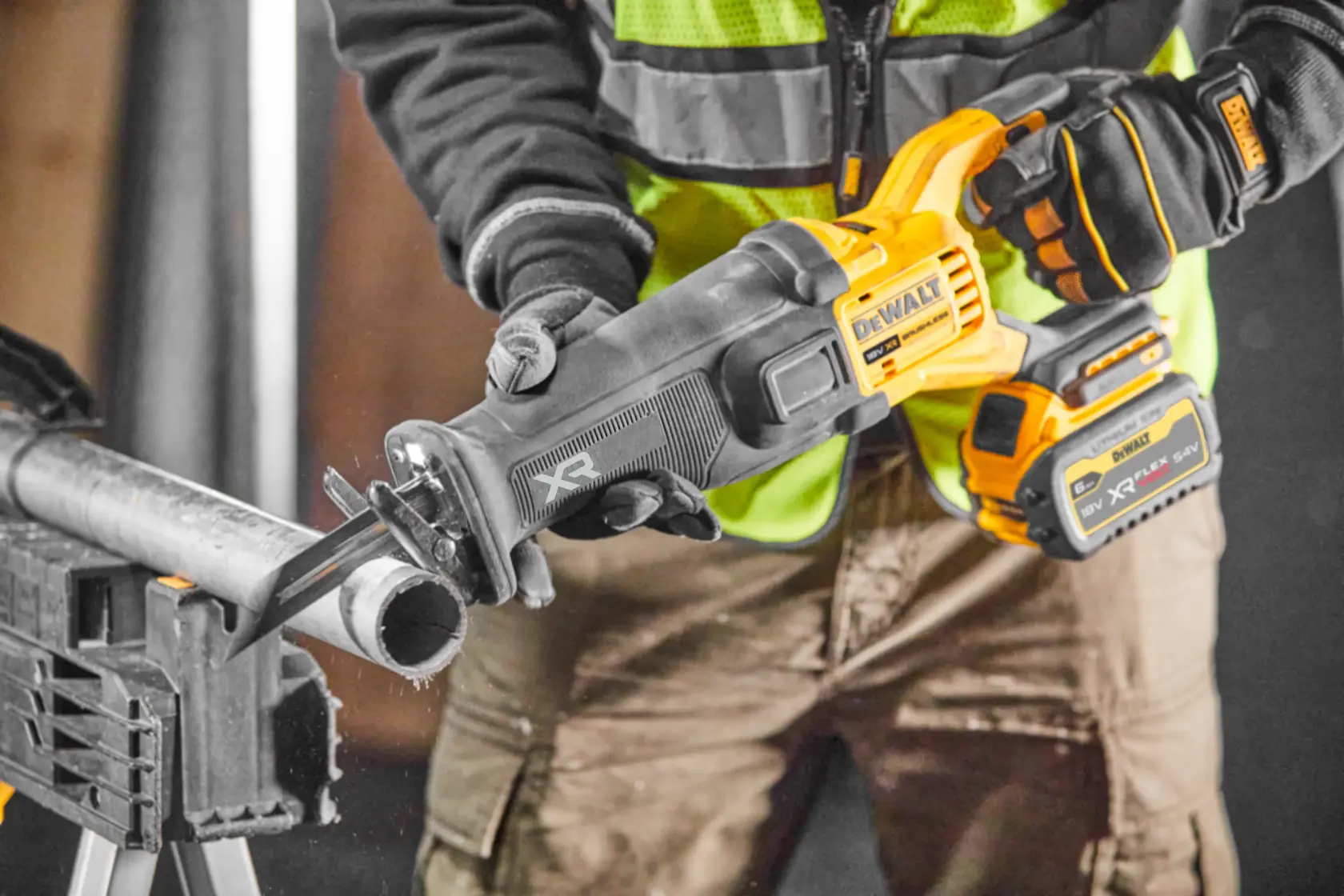 DEWALT® 18V XR® Brushless Reciprocating Saw - 1 x 6Ah