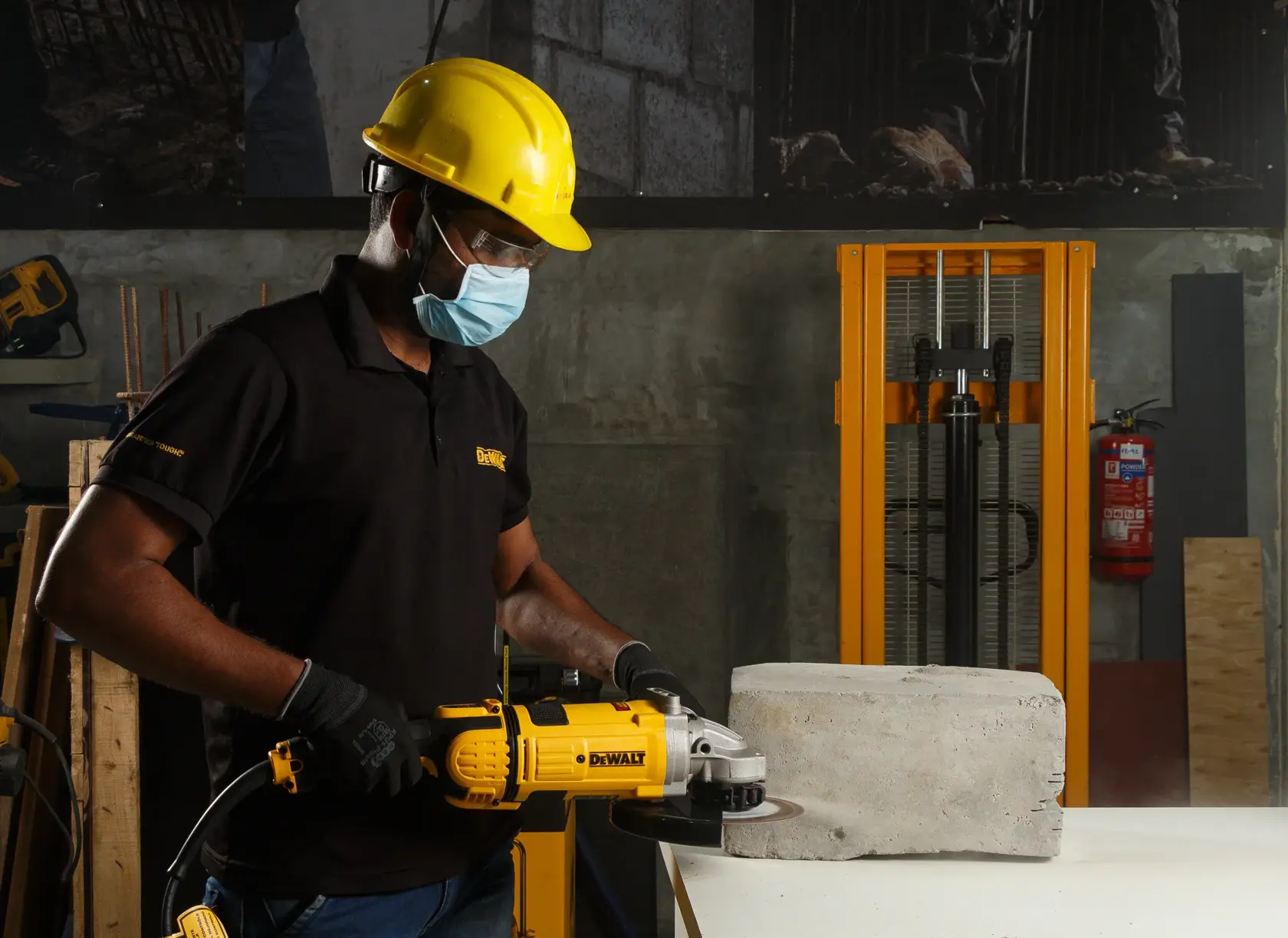 DEWALT® 2600W 230mm Angle Grinder