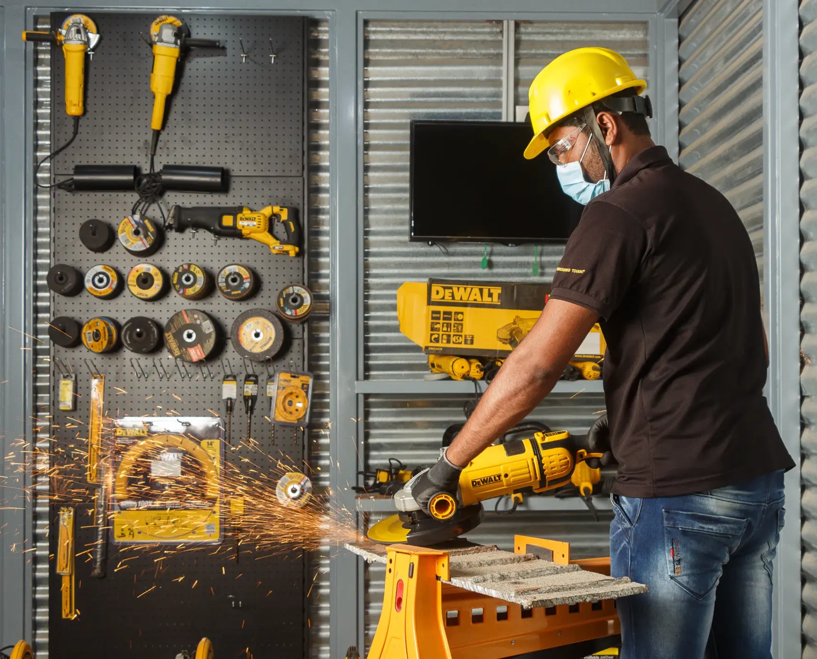 DEWALT® 2600W 230mm Angle Grinder