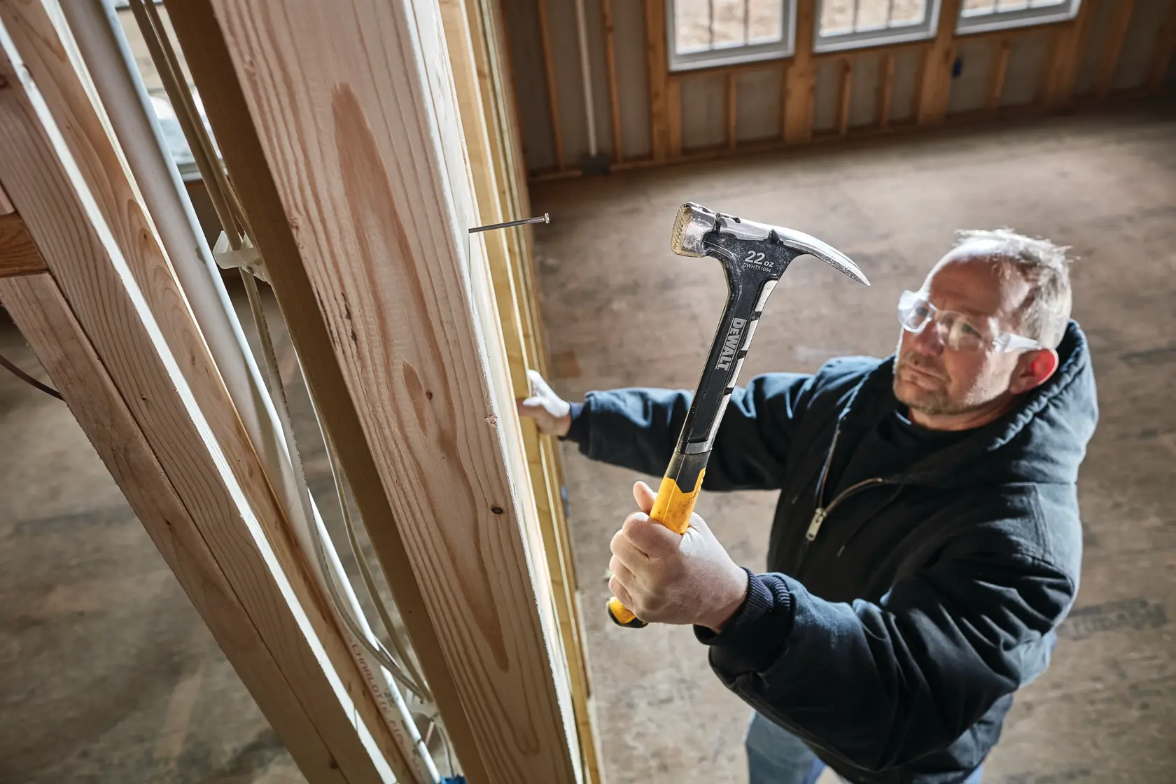 DEWALT® 22 oz. (623g) 1-Piece Steel Hammer