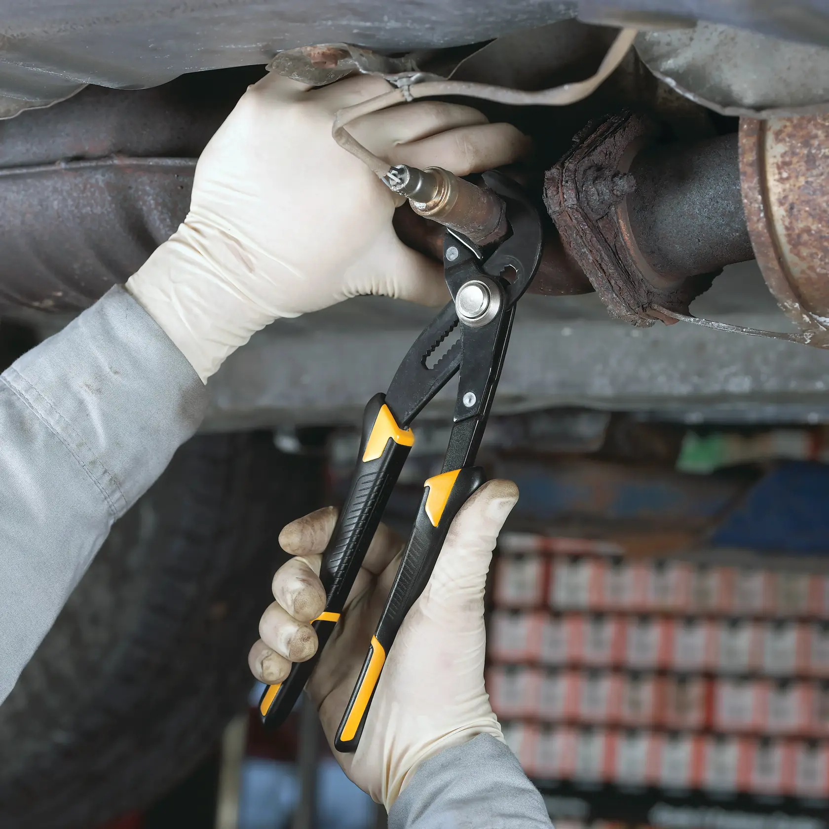DEWALT® 200mm Pushlock Plier