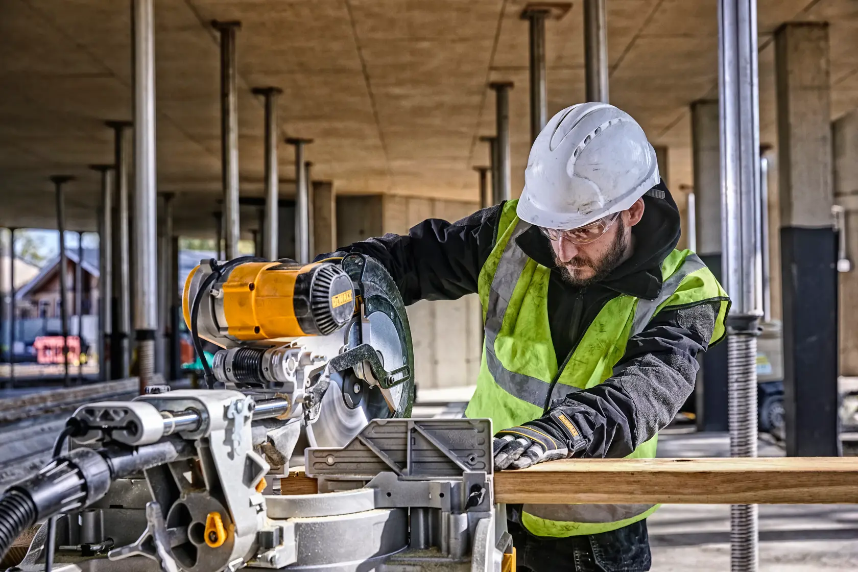 DEWALT® 305mm Mitre Saw