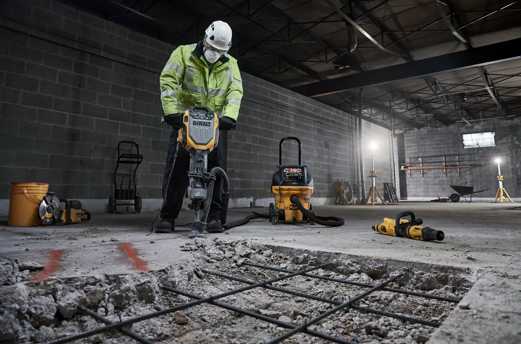 DEWALT® 38 L M-Class Wet/Dry Dust Extractor
